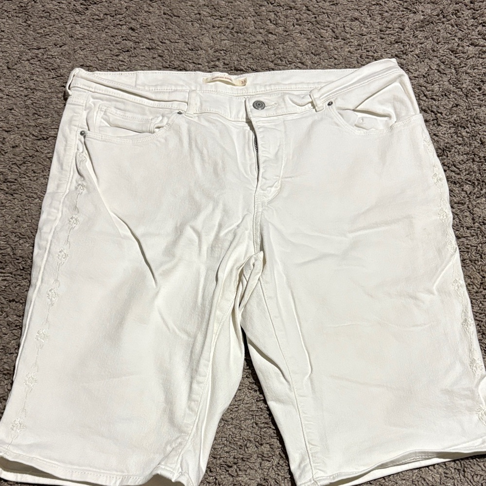 Signature by Levi Strauss Women's White Bermuda Shorts